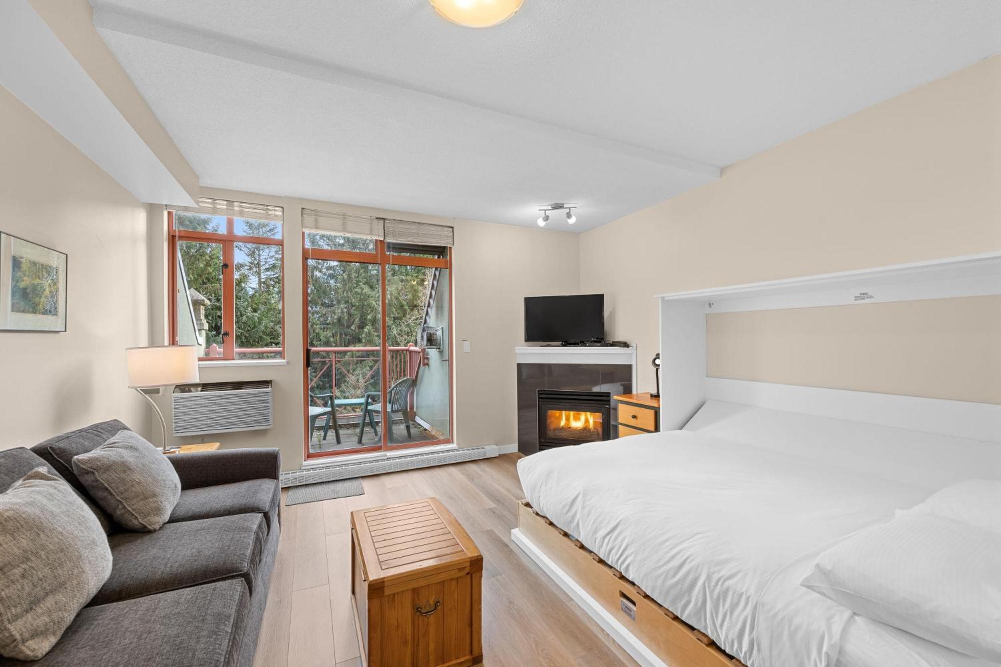 Alpenglow Lodge Studio With Park View By Mva Whistler Exterior photo